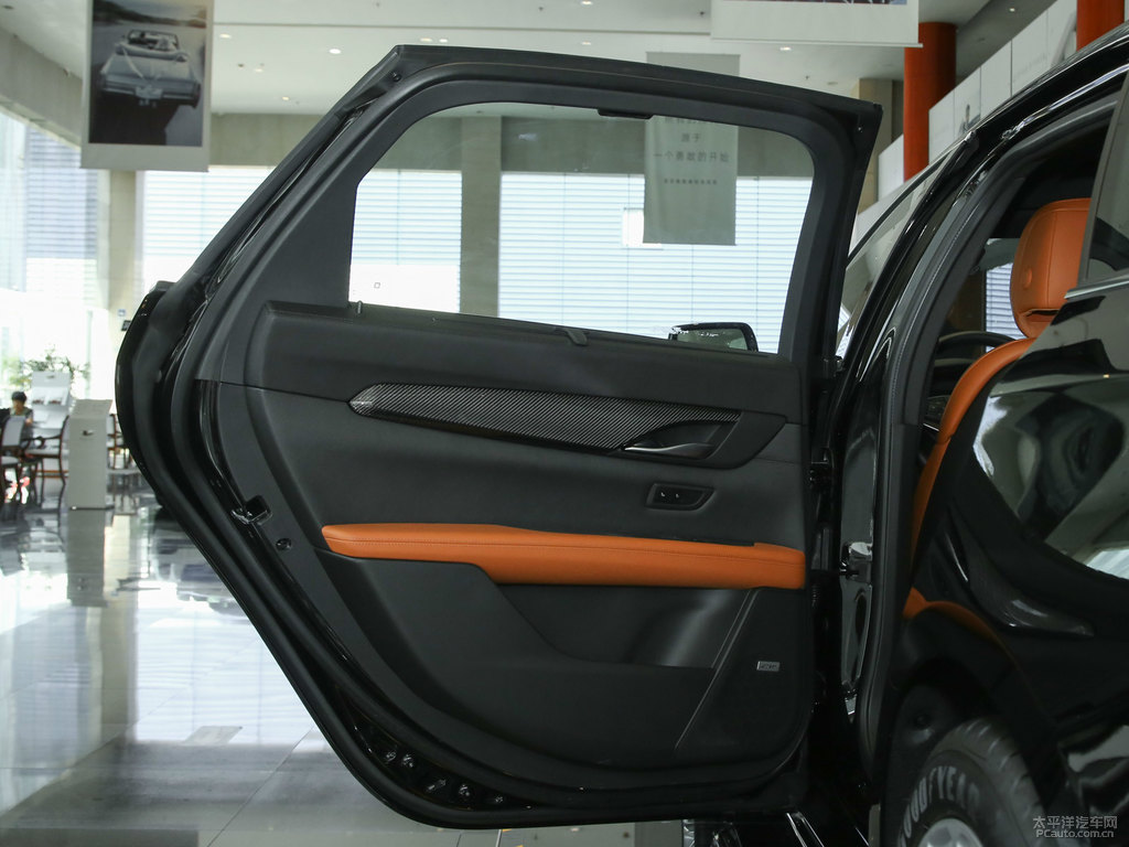 曜黑凱迪拉克CT6車廂內(nèi)飾圖片
