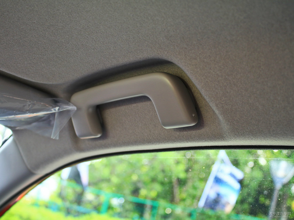 閃電橙YARiS L 致享車廂內(nèi)飾圖片