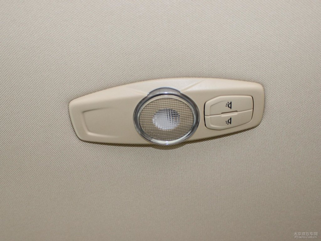 凡爾賽棕銳界L車廂內(nèi)飾圖片