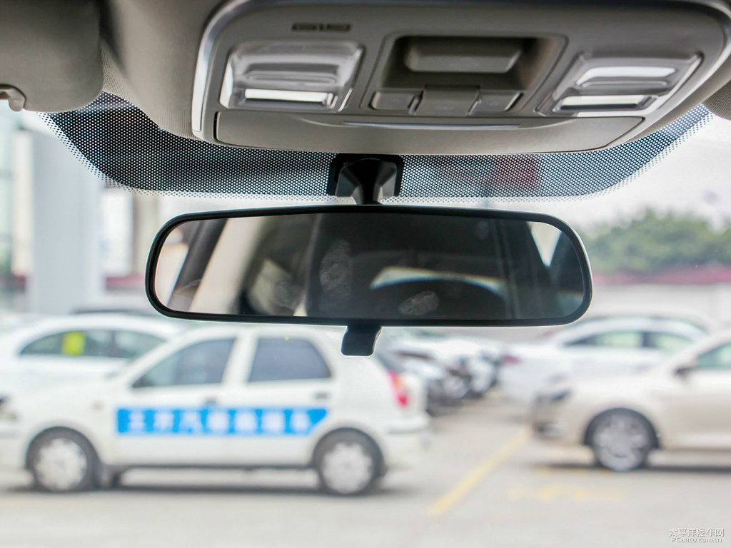 漢玉白博越車廂內(nèi)飾圖片