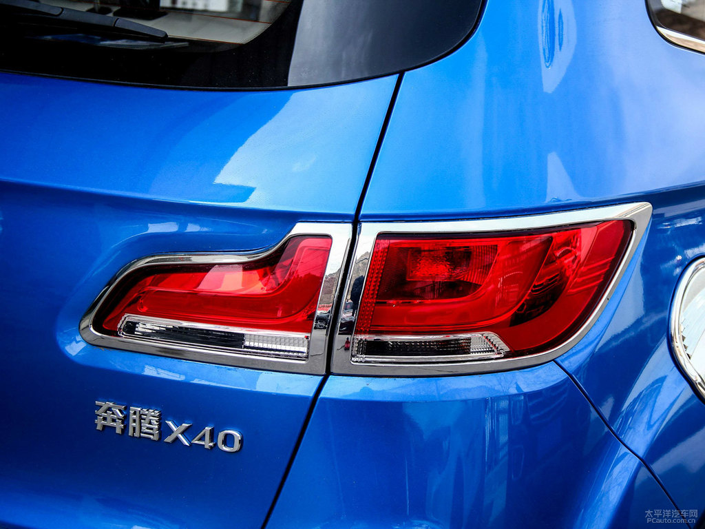 炫動(dòng)藍(lán)奔騰X40車尾外觀圖片