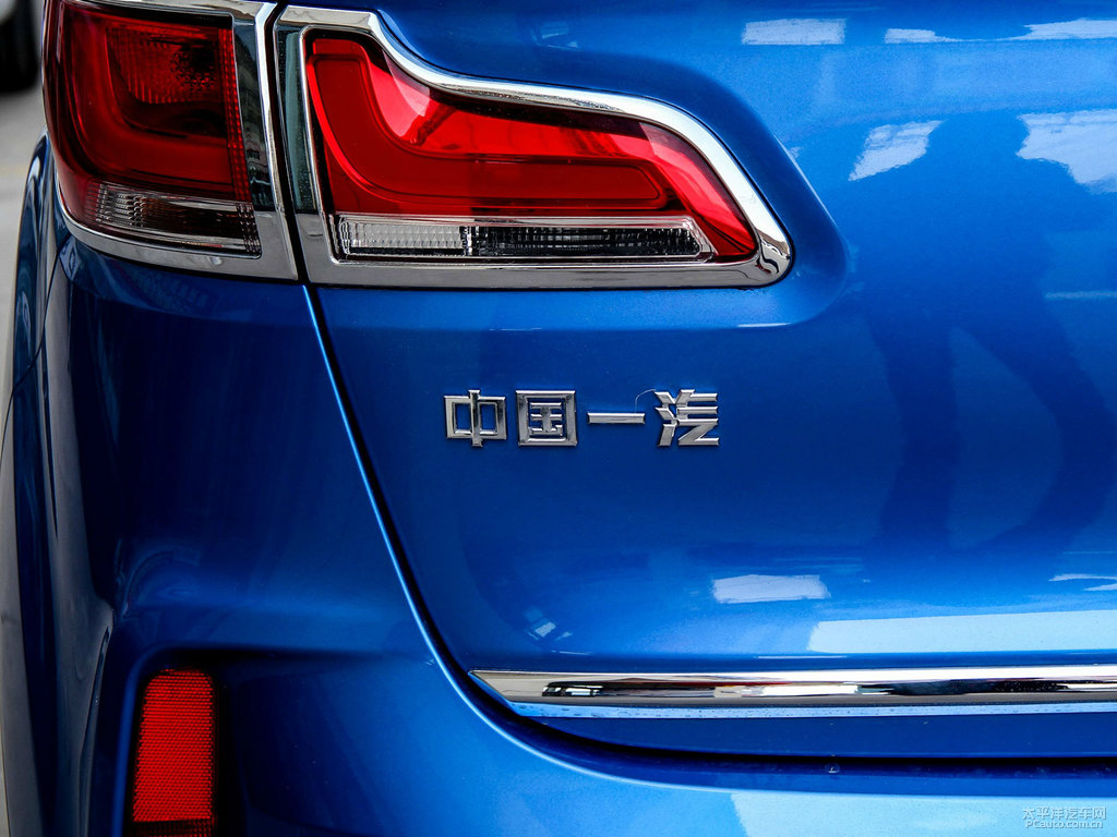 炫動(dòng)藍(lán)奔騰X40車尾外觀圖片