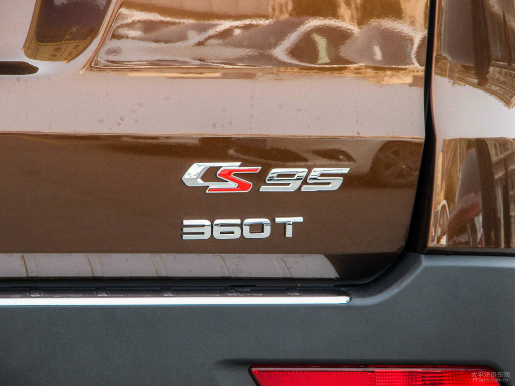 大地棕長安CS95車尾外觀圖片