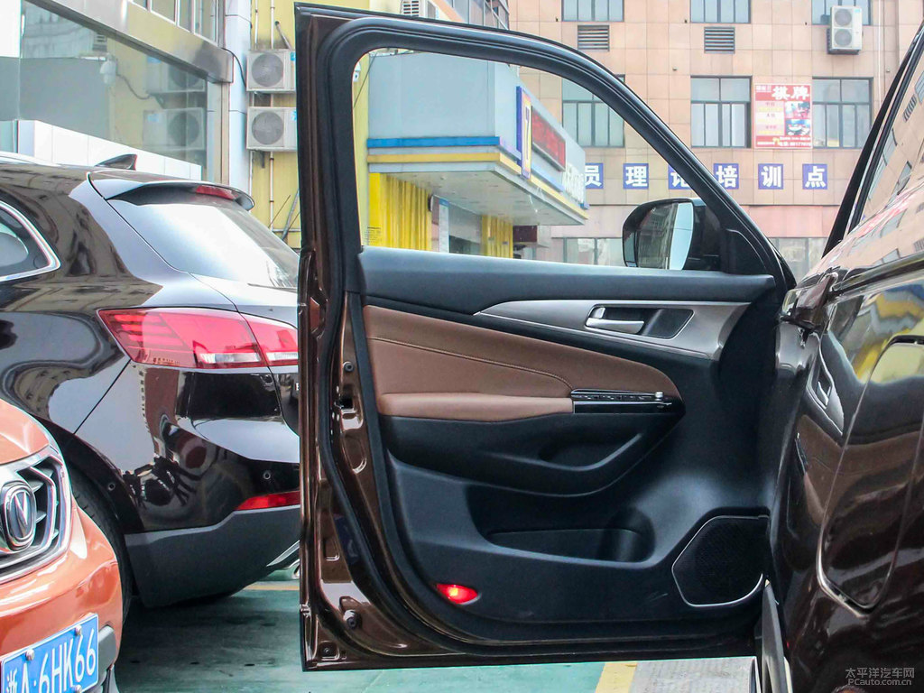 大地棕長安CS95車廂內(nèi)飾圖片