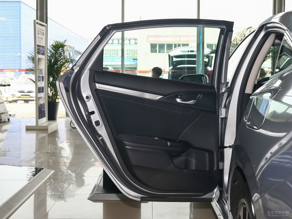 圣輝銀思域車廂內(nèi)飾圖片