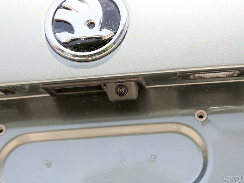 潮流灰明銳車尾外觀圖片