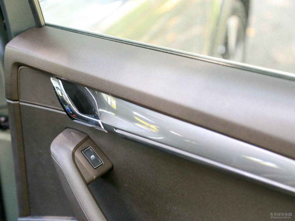 潮流灰明銳車廂內(nèi)飾圖片