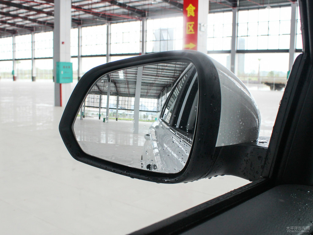 典雅白榮威RX5車身外觀圖片