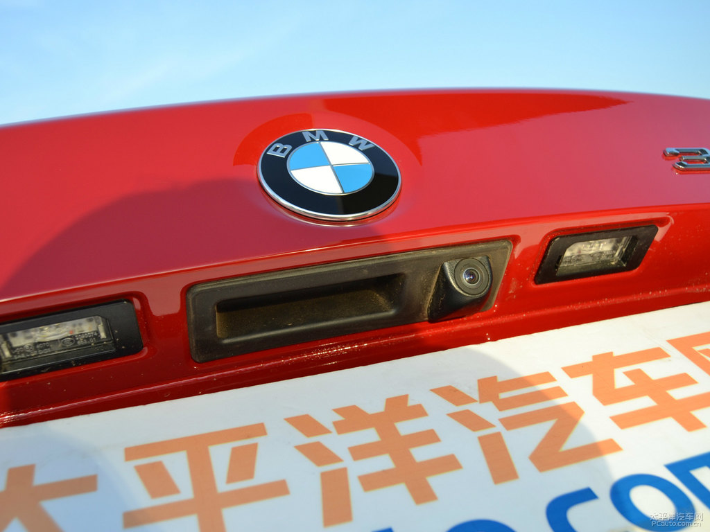 墨爾本紅寶馬3系車尾外觀圖片
