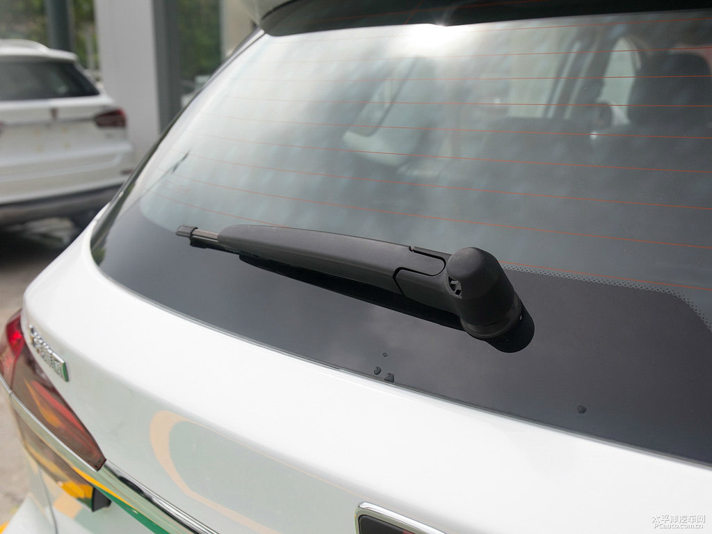 典雅白榮威RX5車尾外觀圖片