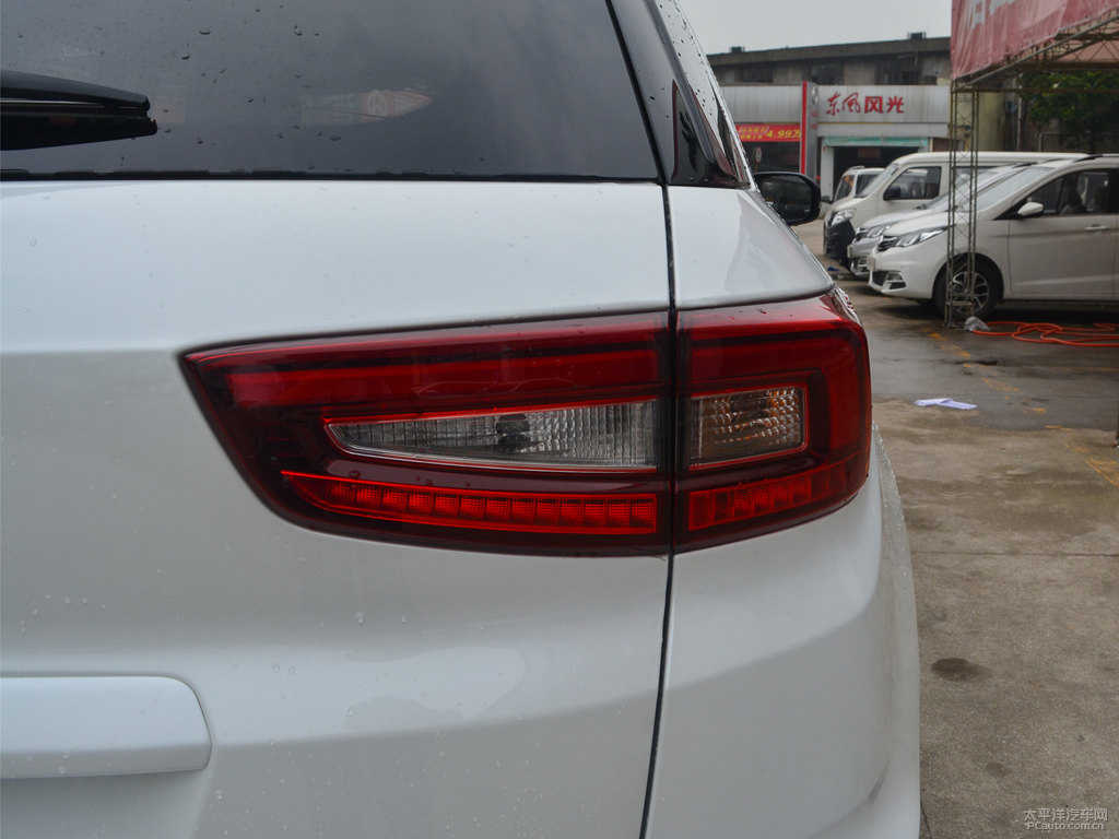 月光白長安CS55車尾外觀圖片