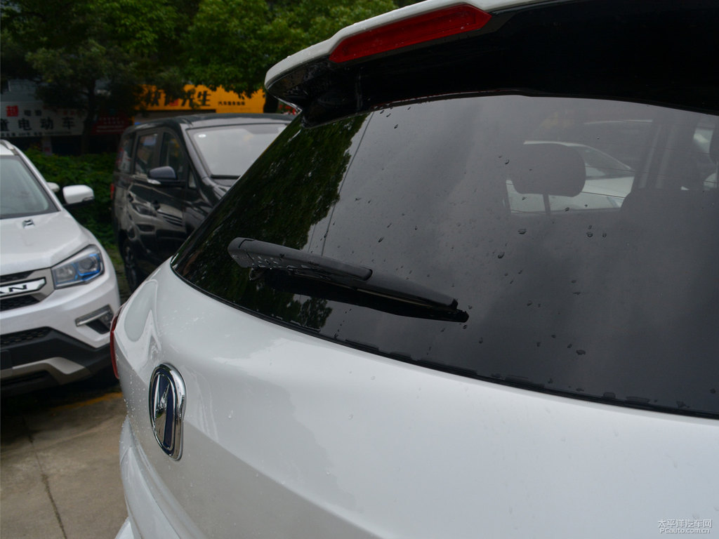 月光白長安CS55車尾外觀圖片