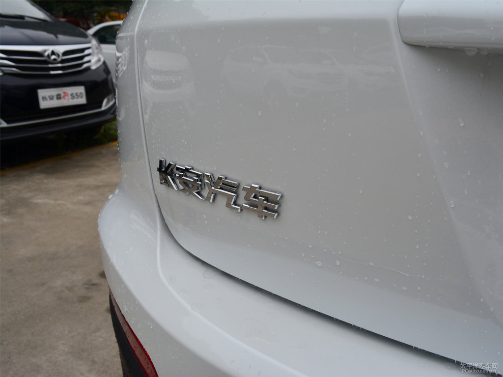 月光白長安CS55車尾外觀圖片