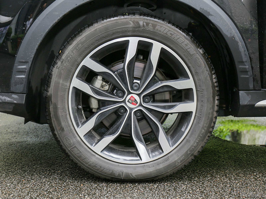 伯爵黑榮威RX5車身外觀圖片