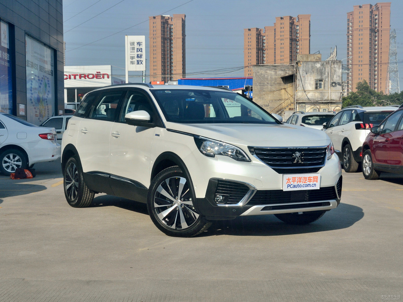 標(biāo)致5008外觀高清大圖