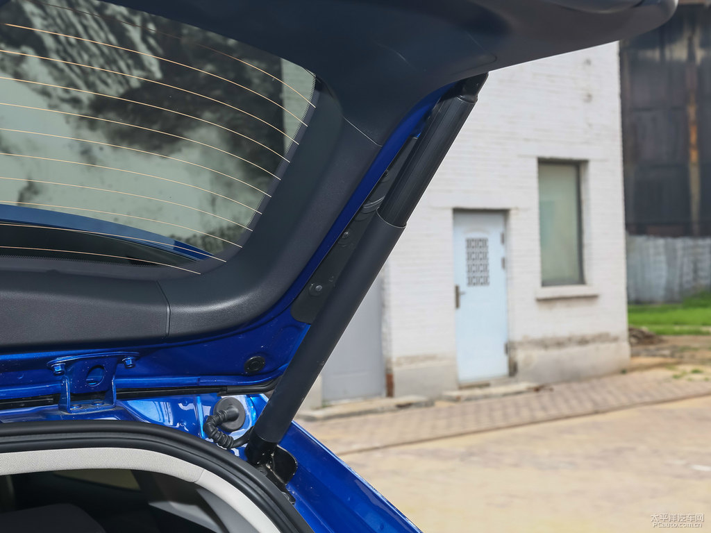 施華洛藍魏牌 VV5后備廂空間圖片