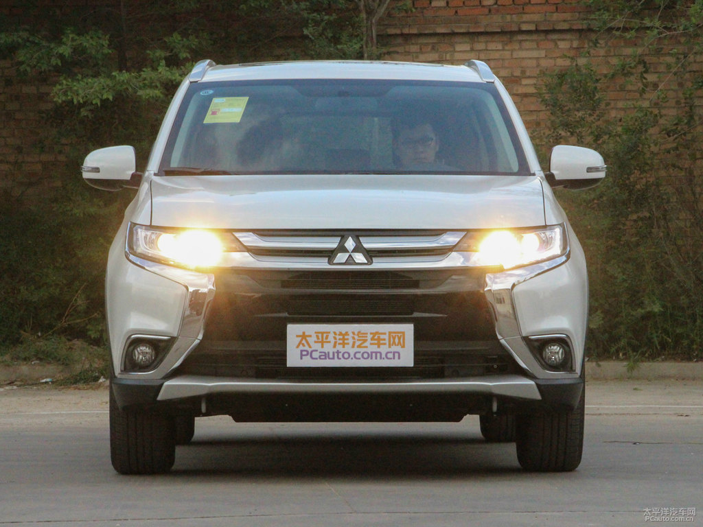 珍珠白歐藍(lán)德車(chē)頭外觀圖片