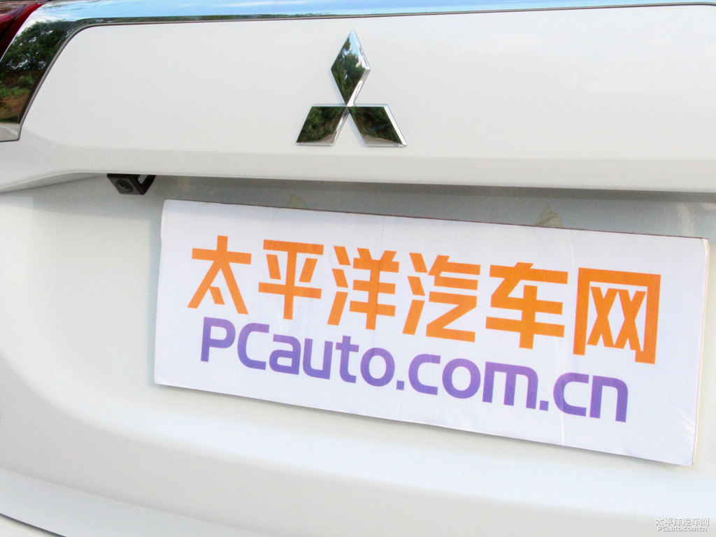 珍珠白歐藍(lán)德車(chē)尾外觀圖片