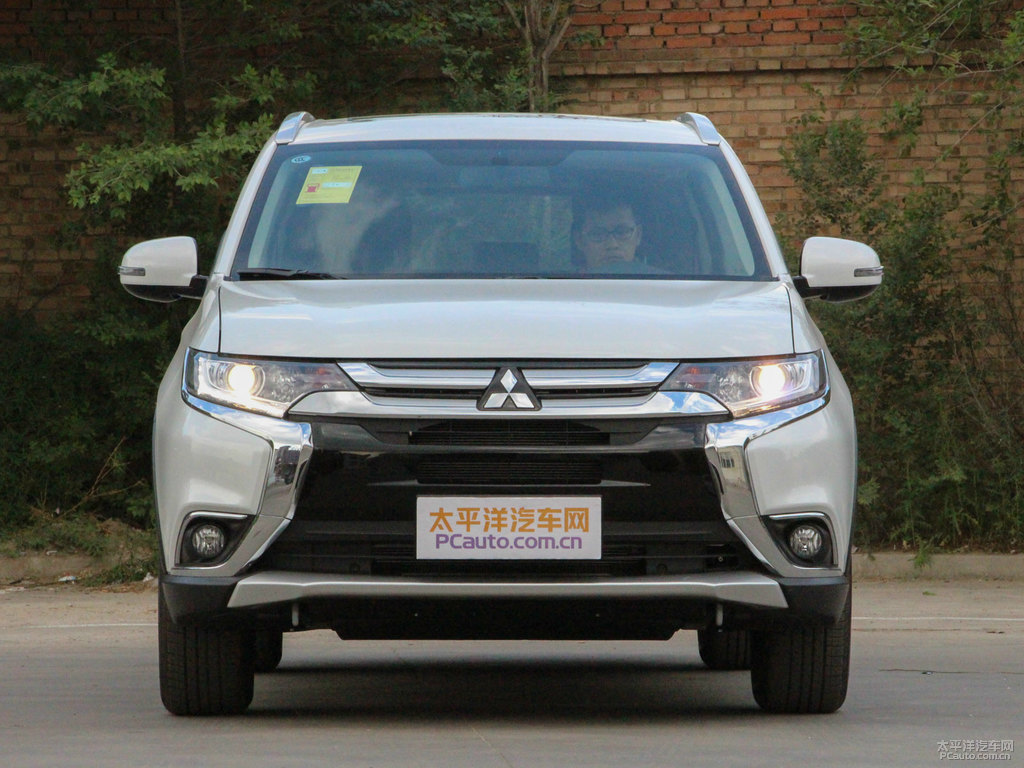 珍珠白歐藍德車頭外觀圖片