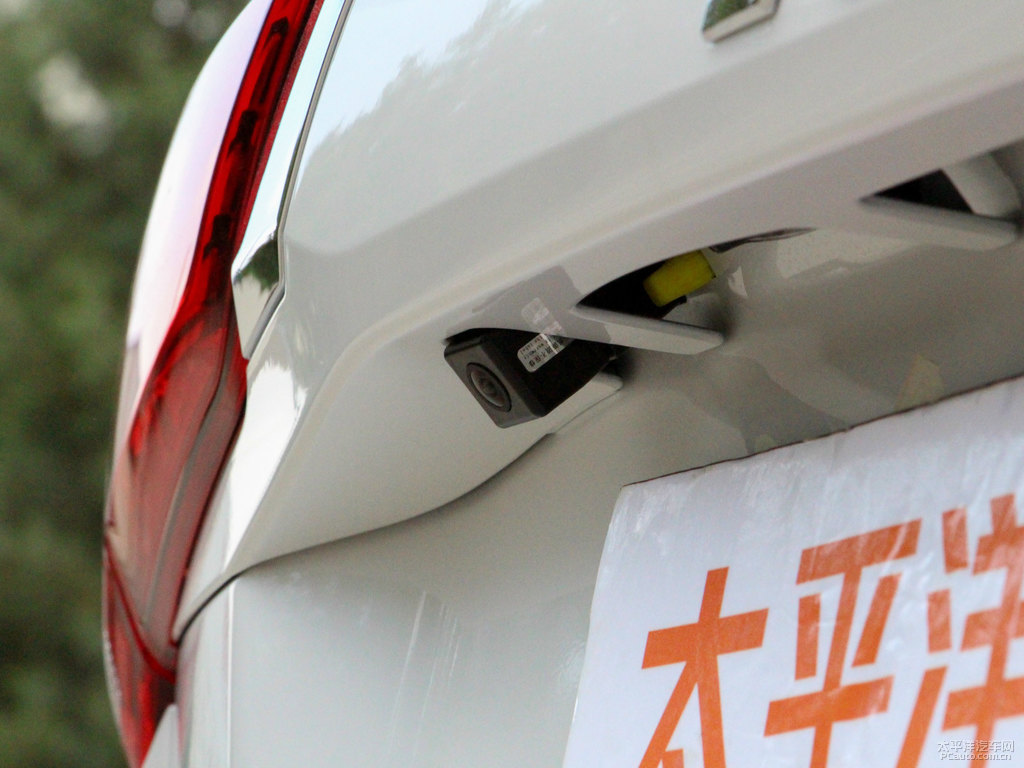 珍珠白歐藍(lán)德車尾外觀圖片