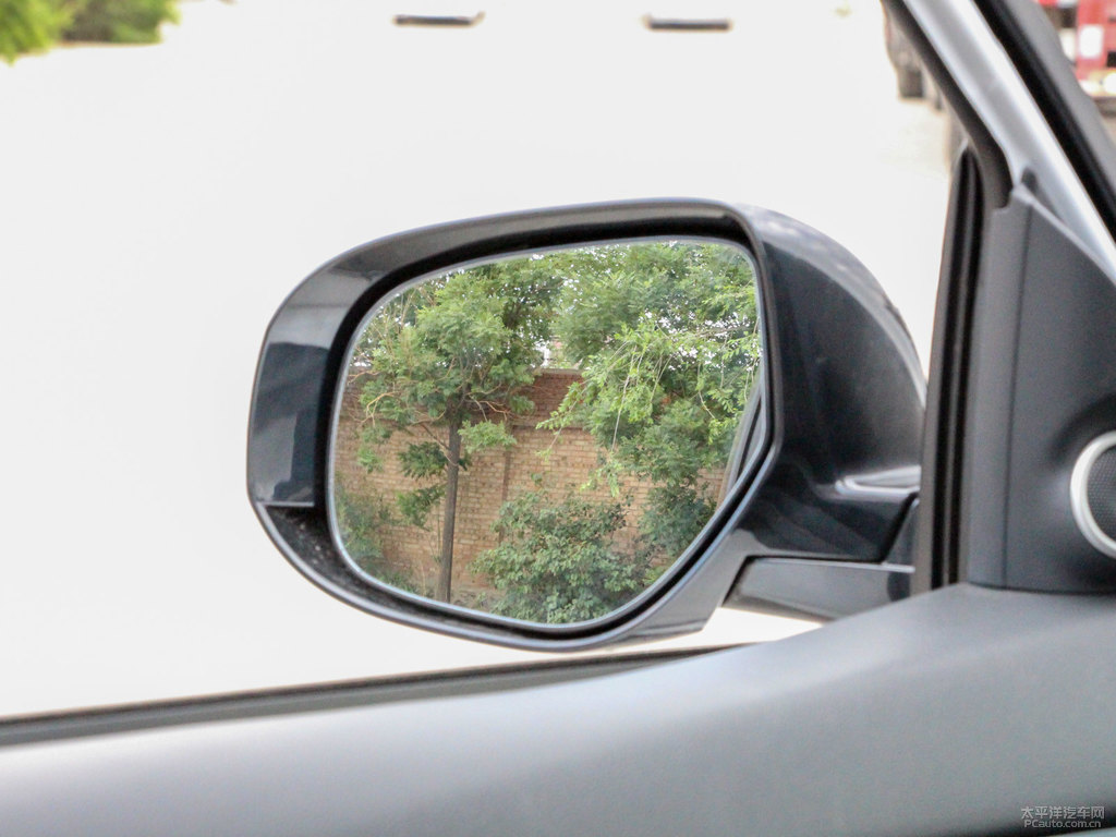 珍珠白歐藍(lán)德車身外觀圖片