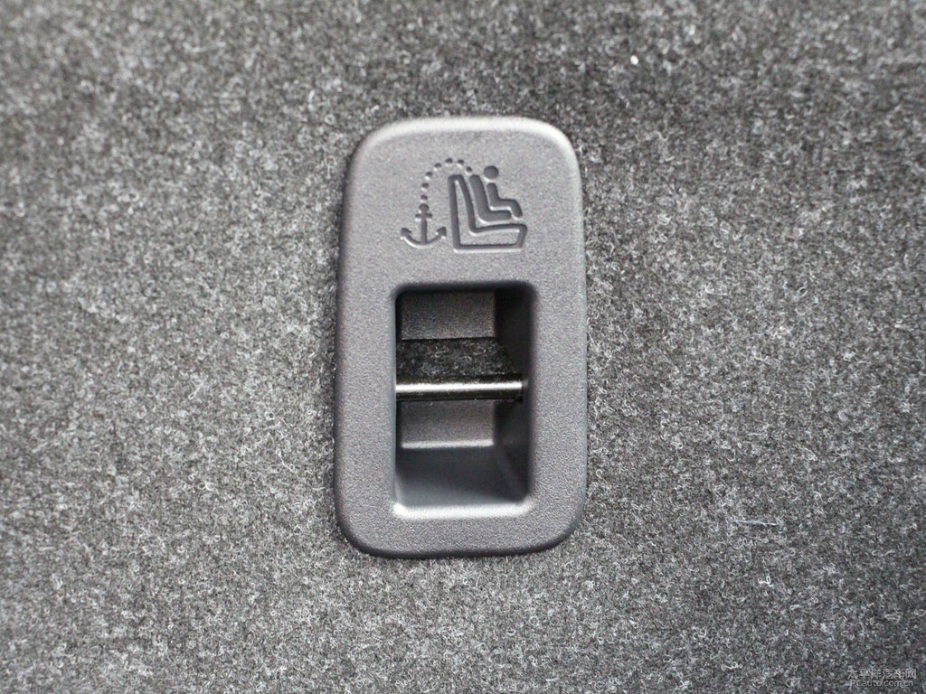 珍珠白歐藍(lán)德后備廂空間圖片