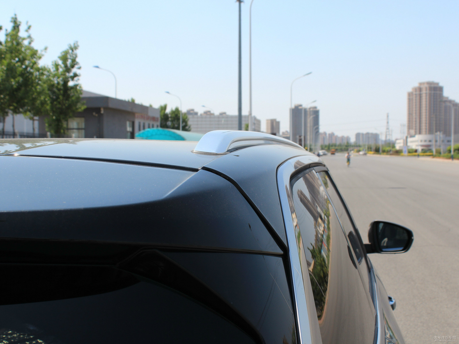 標(biāo)致5008外觀高清大圖
