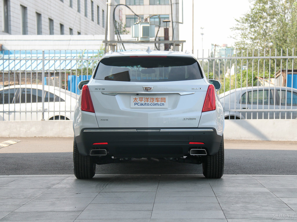 鉆白凱迪拉克XT5整車外觀外觀圖片