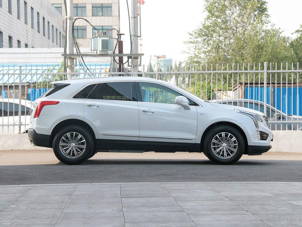 鉆白凱迪拉克XT5整車外觀外觀圖片