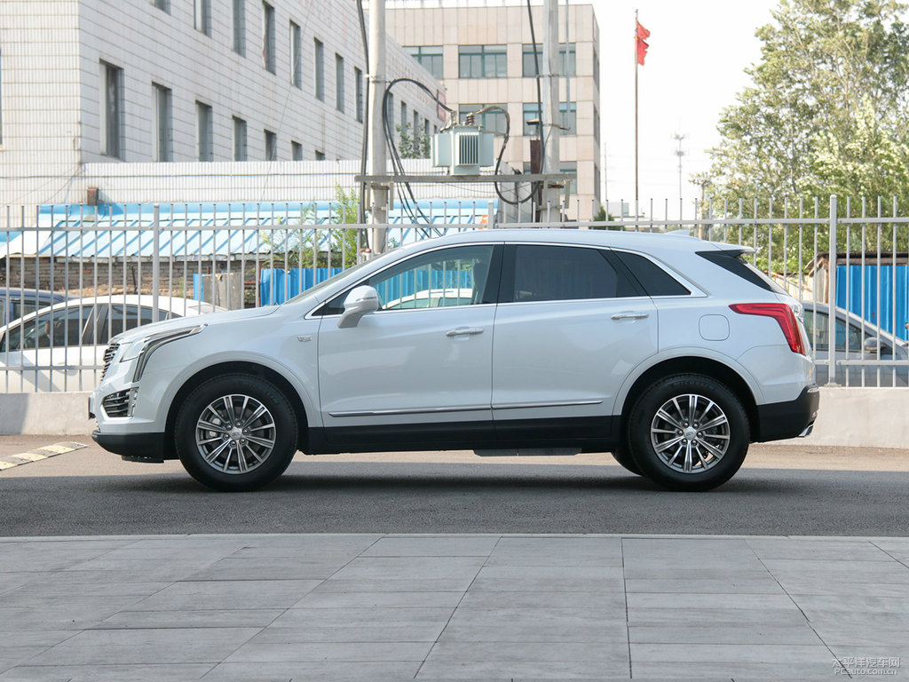 鉆白凱迪拉克XT5整車外觀外觀圖片