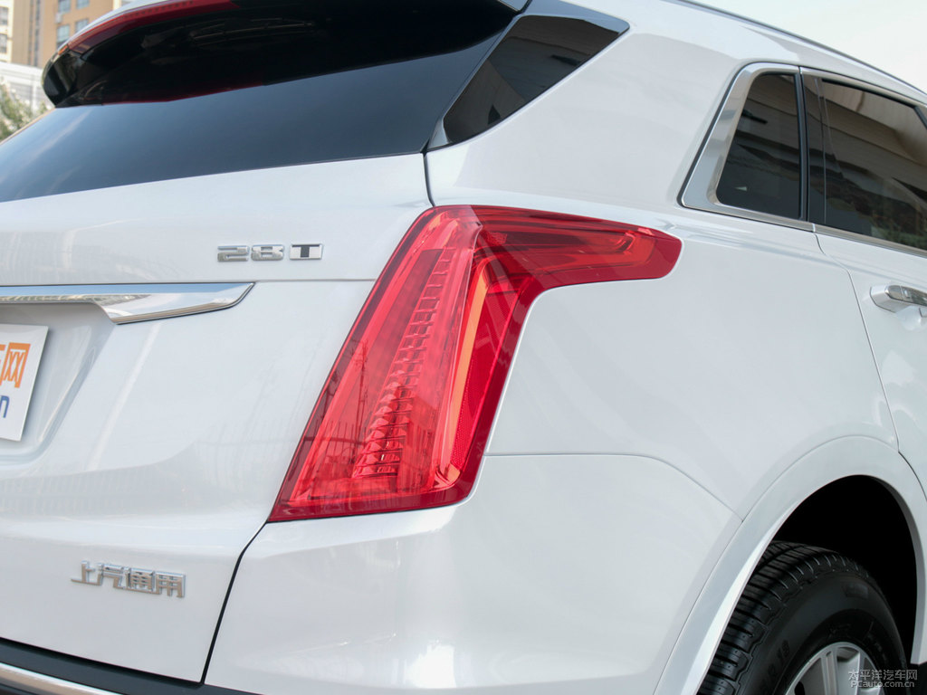 鉆白凱迪拉克XT5車(chē)尾外觀(guān)圖片