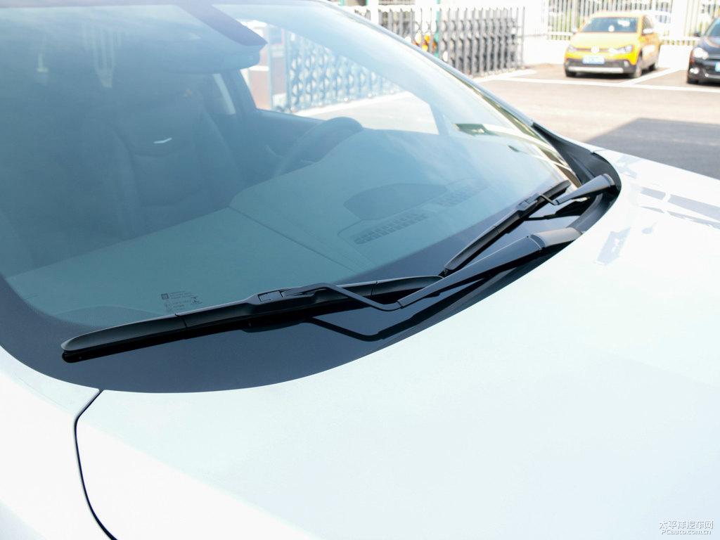 鉆白凱迪拉克XT5車身外觀圖片