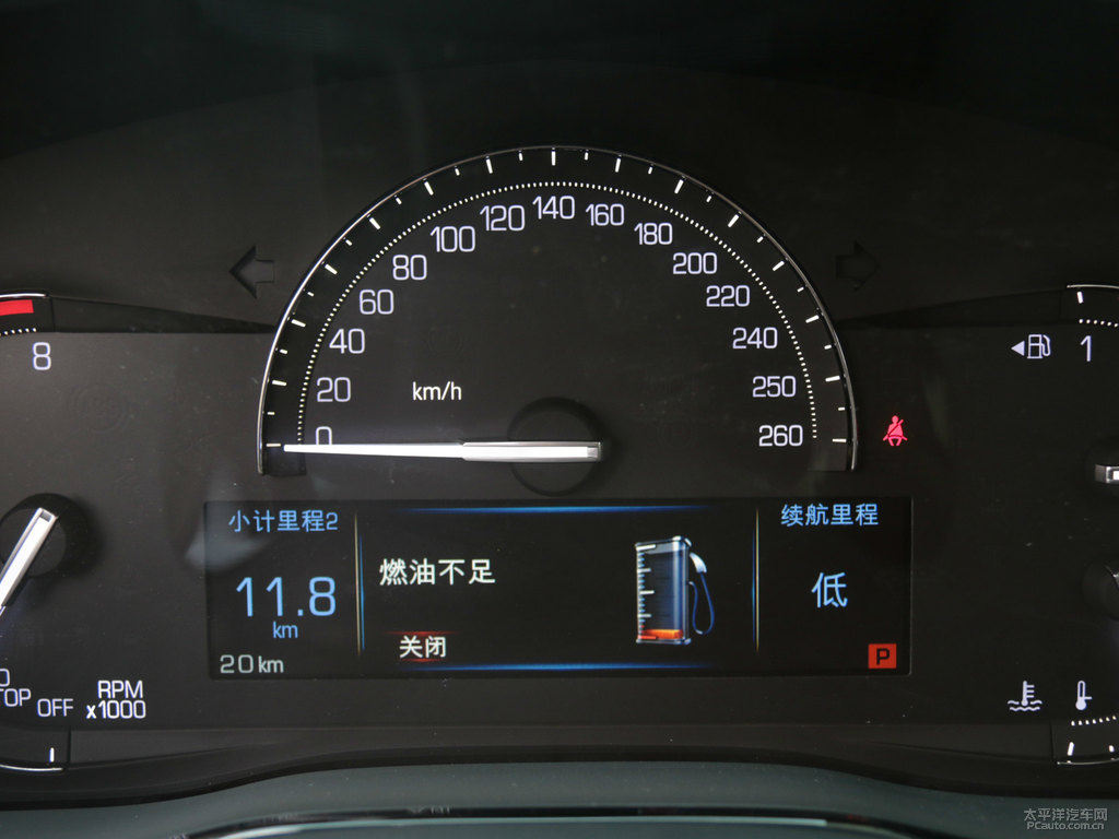 鉆白凱迪拉克XT5中控內(nèi)飾圖片