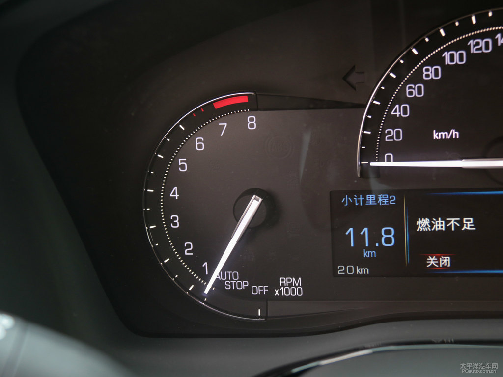 鉆白凱迪拉克XT5中控內(nèi)飾圖片