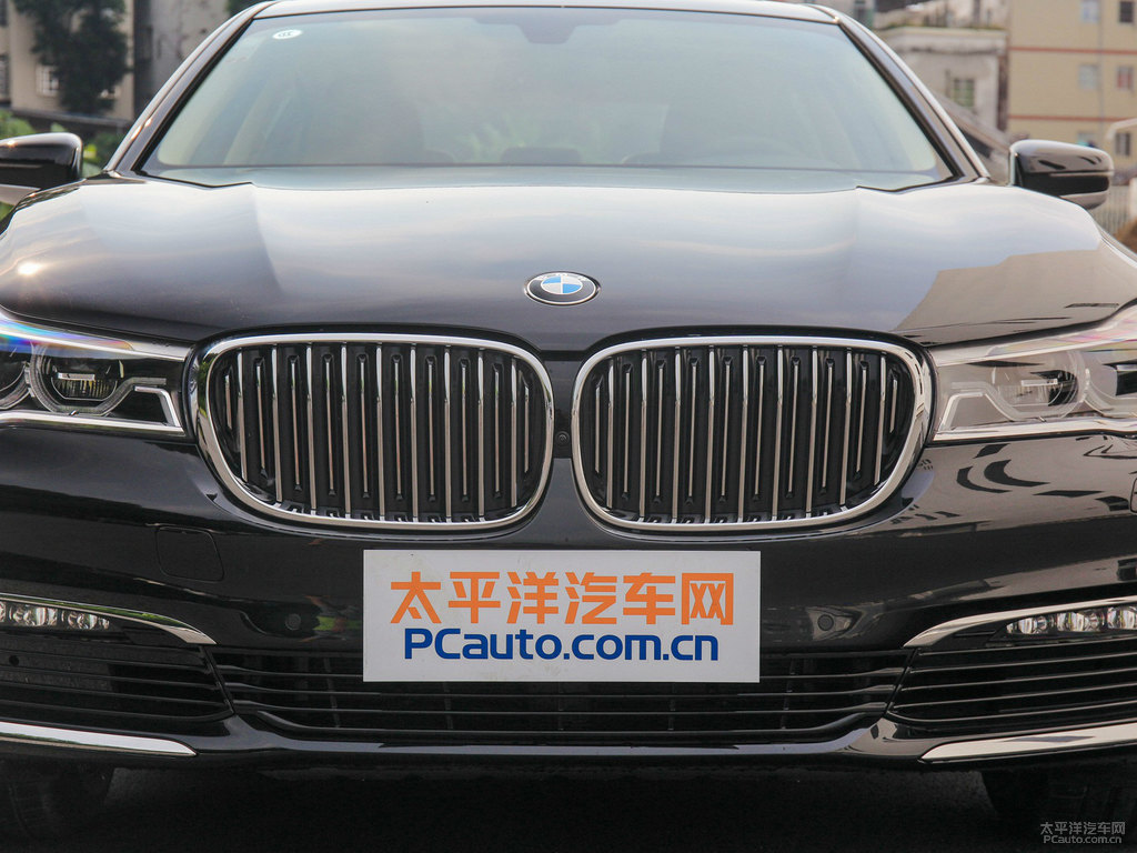 黑色寶馬7系車頭外觀圖片