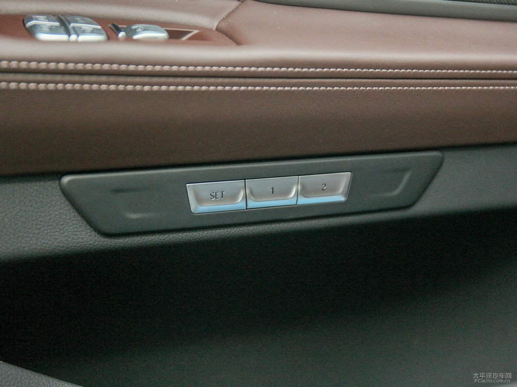 黑色寶馬7系車廂內(nèi)飾圖片