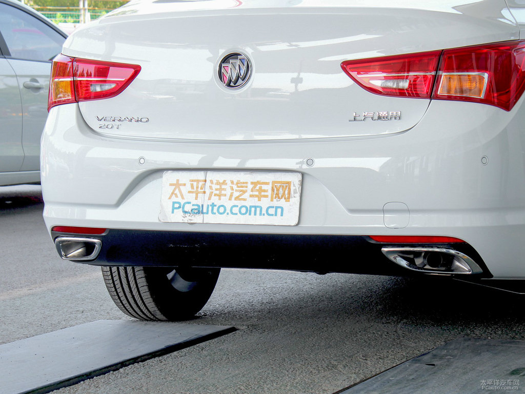 雪域白威朗車尾外觀圖片