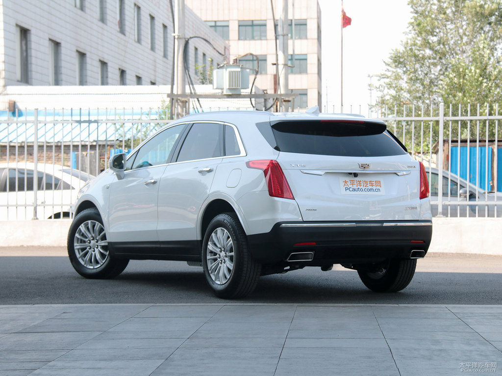 鉆白凱迪拉克XT5整車(chē)外觀外觀圖片