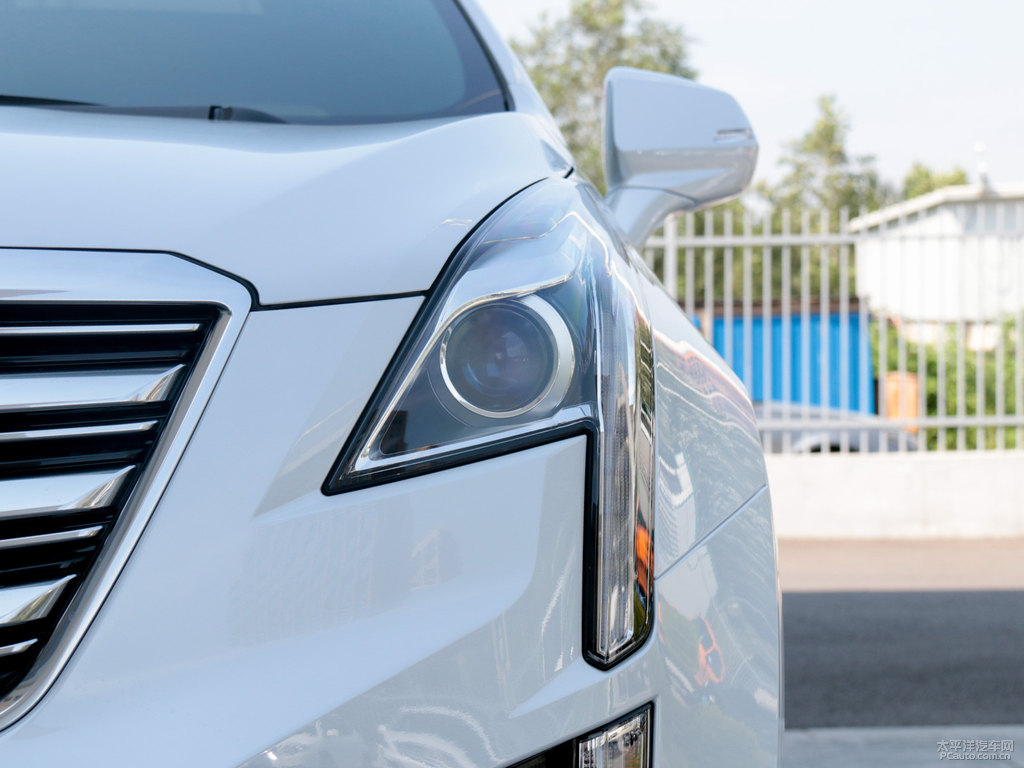 鉆白凱迪拉克XT5車頭外觀圖片