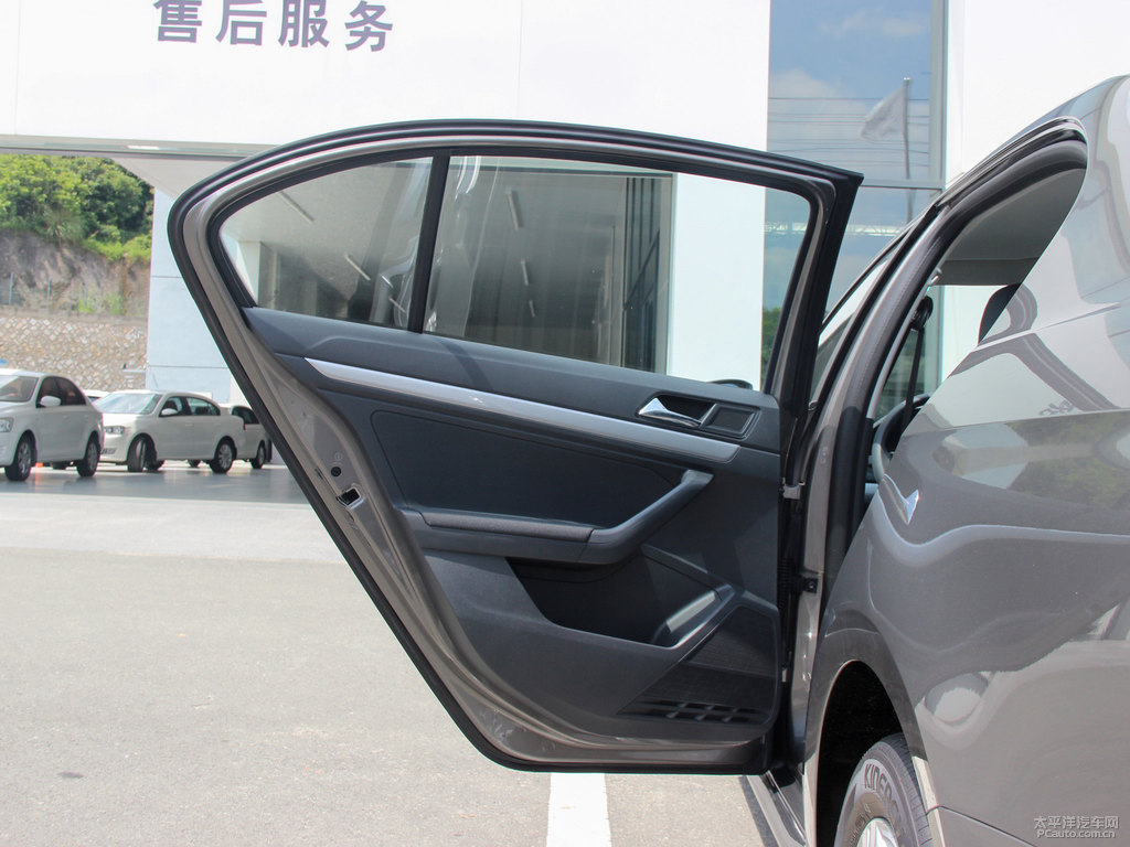 紳雅灰朗逸車廂內(nèi)飾圖片
