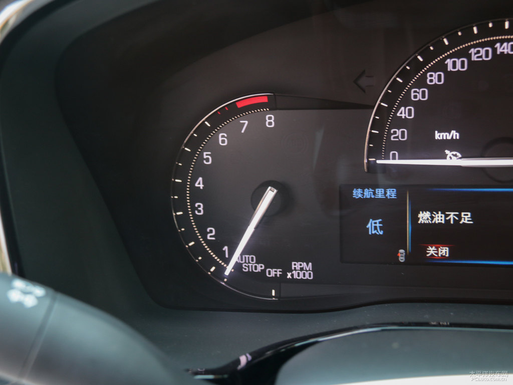 鉆白凱迪拉克XT5中控內(nèi)飾圖片