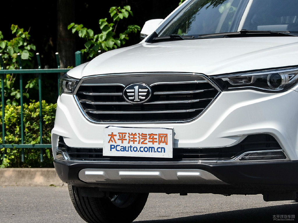 北極白奔騰X40車頭外觀圖片