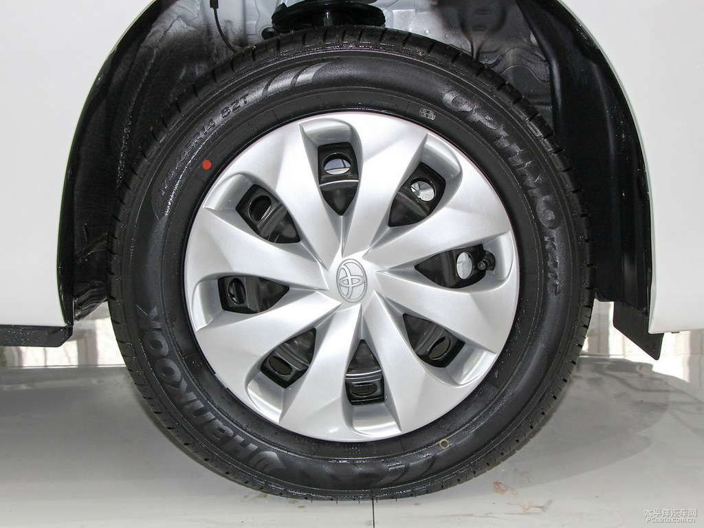 天際白YARiS L 致享車身外觀圖片