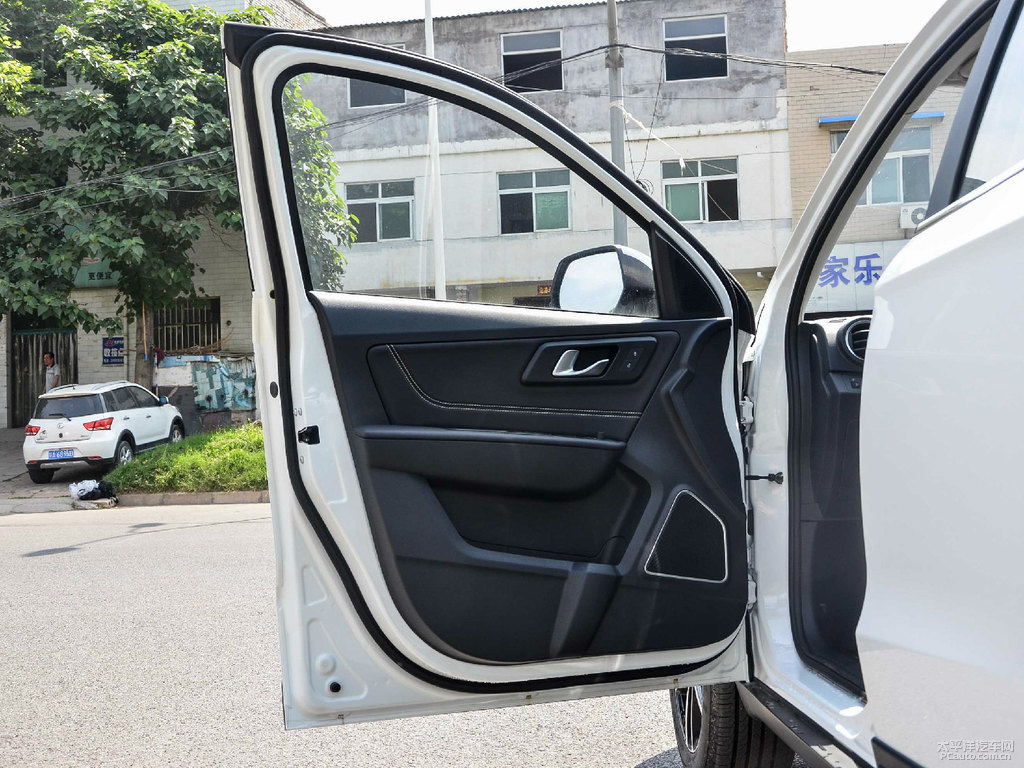北極白奔騰X40車廂內(nèi)飾圖片