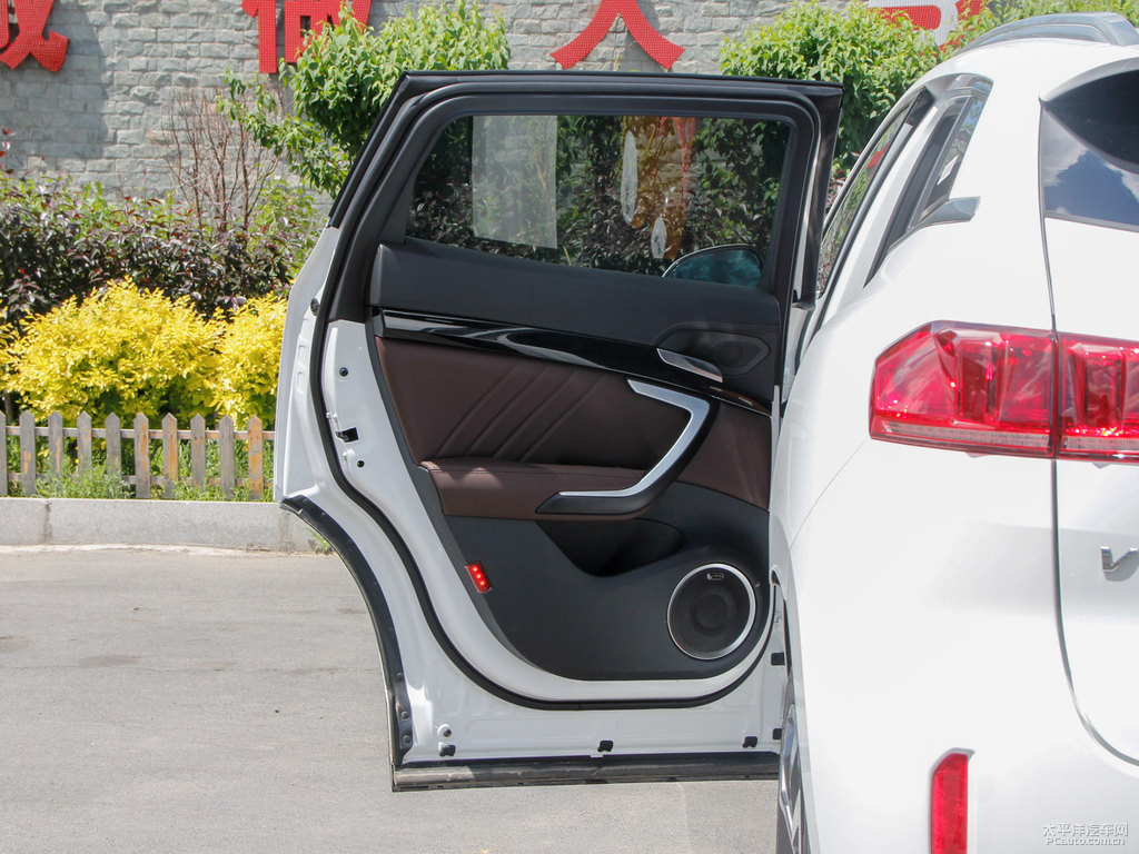 雪域白魏牌 VV7車(chē)廂內(nèi)飾圖片
