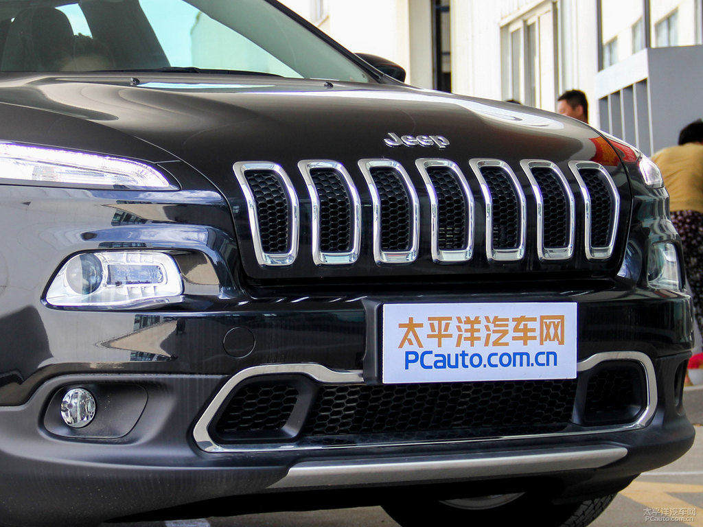 晶黑自由光車頭外觀圖片