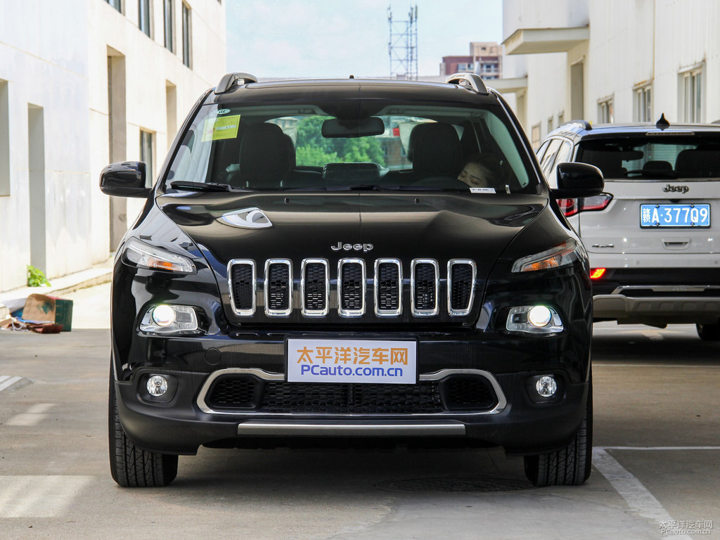 晶黑自由光車頭外觀圖片