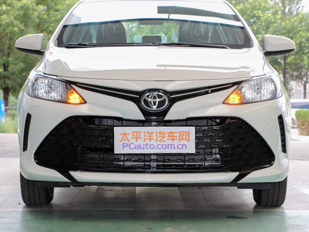極光白威馳FS車(chē)頭外觀圖片