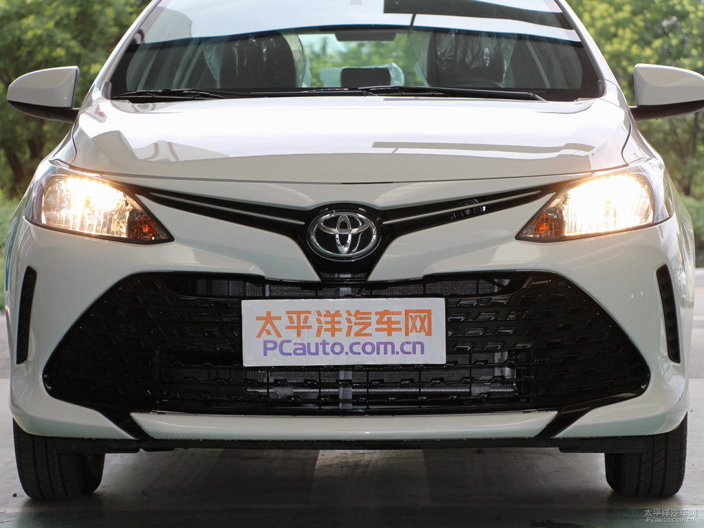 極光白威馳FS車頭外觀圖片