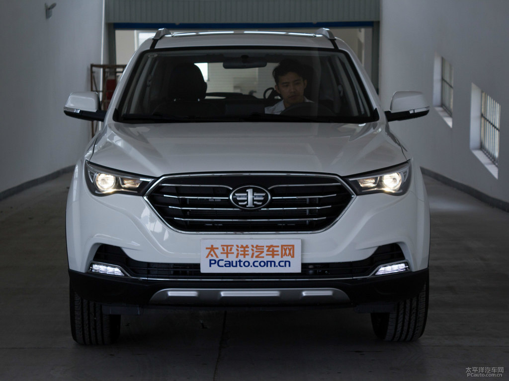 北極白奔騰X40車頭外觀圖片